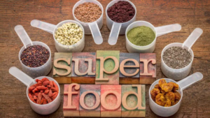 Descubra o que são superalimentos: 5 benefícios incríveis hoje!